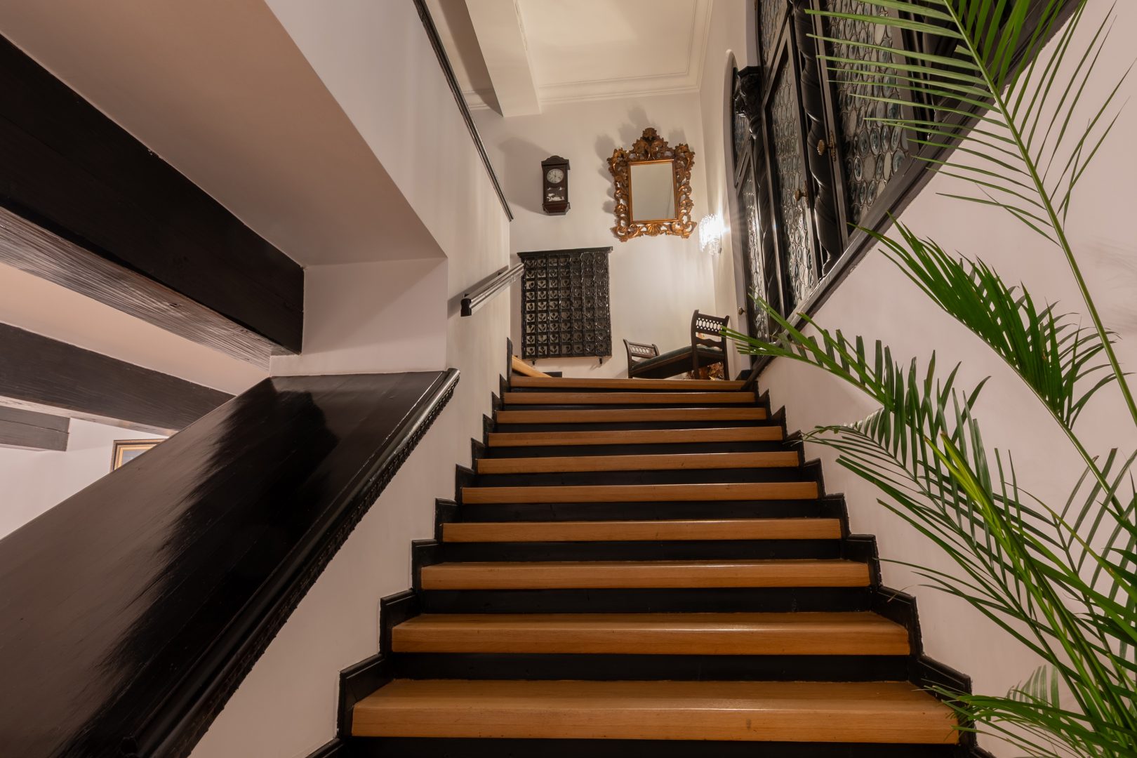 Art. History. Experience. – Oază de rafinament în cigar lounge București interbelic